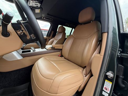 Used 2025 Land Rover Range Rover Long Wheelbase SE image 11