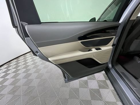 Used 2025 Lincoln Nautilus Premier image 26