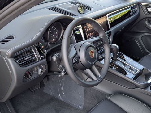 Certified 2026 Porsche Macan Turbo AWD/4WD image 4