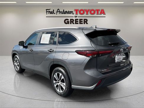 Used 2024 Toyota Highlander XLE image 18