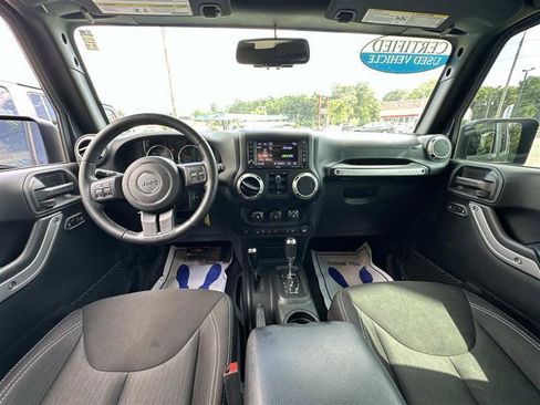 Used 2018 Jeep Wrangler Unlimited Sahara w/ Dual Top Group AWD/4WD image 13