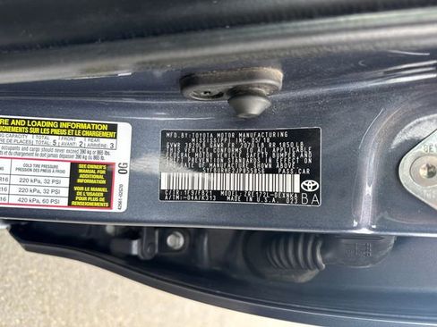Used 2018 Toyota Corolla LE FWD image 19