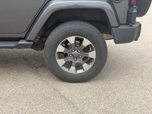 Used 2017 Jeep Wrangler Unlimited Sahara w/ Connectivity Group AWD/4WD image 14