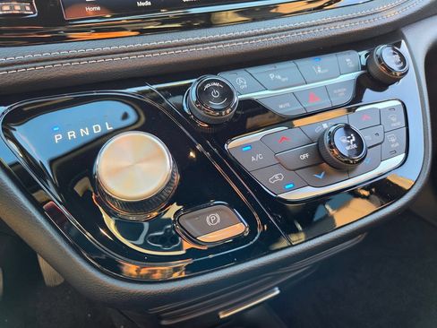 New 2027 Chrysler Pacifica Select AWD/4WD image 20