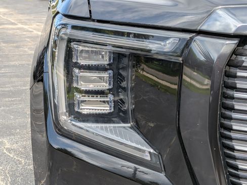 Used 2023 GMC Yukon XL Denali Ultimate w/ LPO, Floor Liner Package AWD/4WD image 10