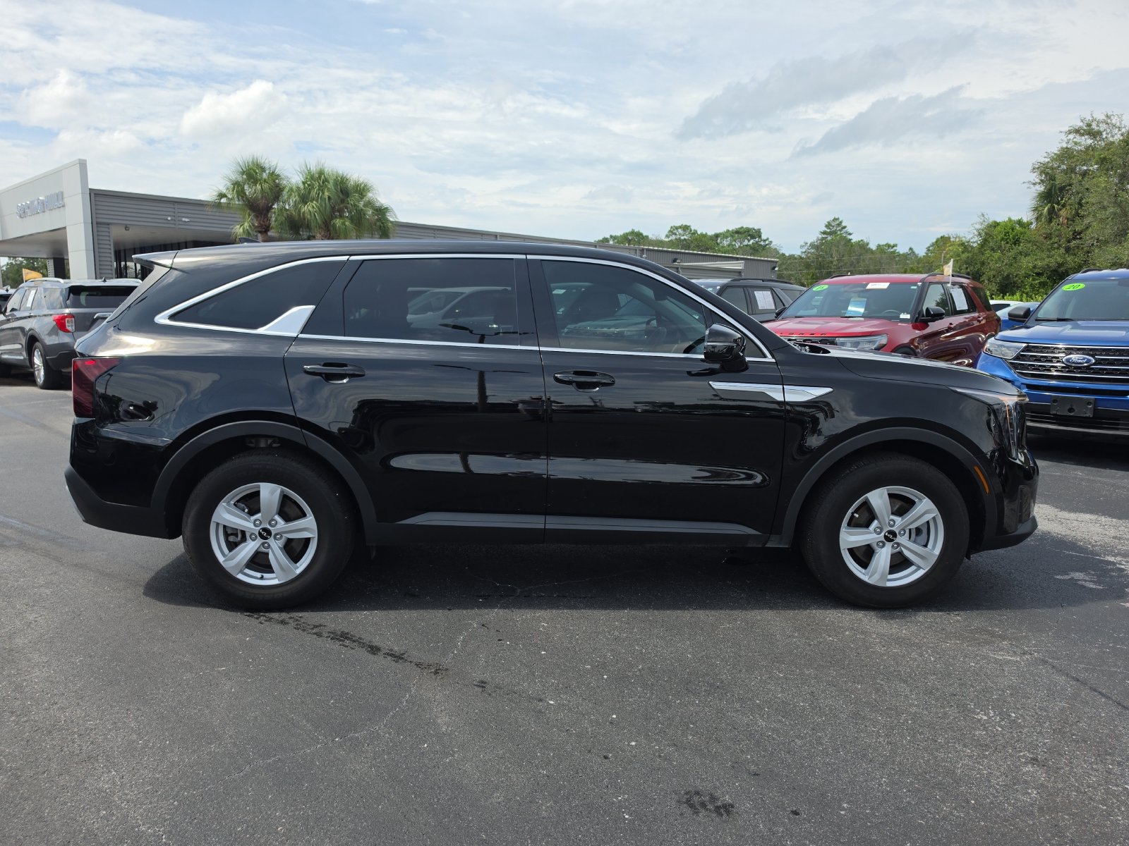Used 2026 Kia Sorento LX FWD image 2