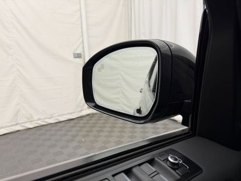 Used 2020 Land Rover Discovery HSE AWD/4WD image 25