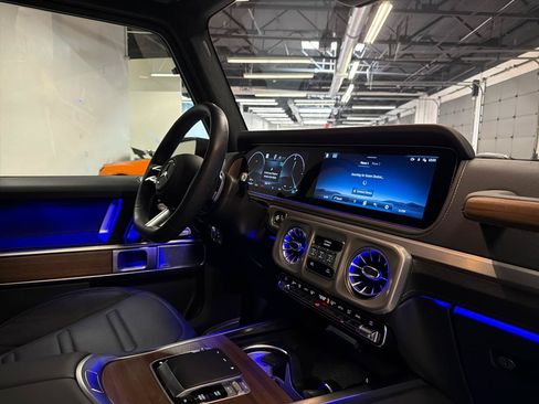 Used 2025 Mercedes-Benz G 550 image 32
