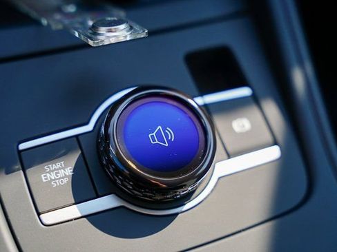 New 2025 Volkswagen Tiguan SE image 17