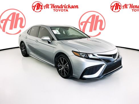 Used 2023 Toyota Camry SE FWD image 1