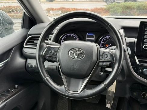 Used 2024 Toyota Camry SE image 11