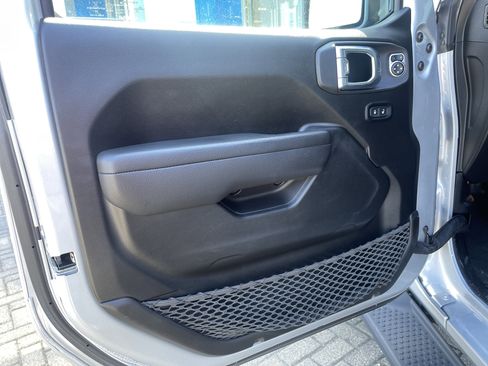 Used 2023 Jeep Wrangler Sport S image 13