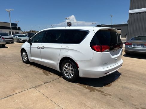 Used 2023 Chrysler Voyager LX FWD image 2