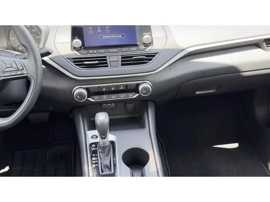 Used 2025 Nissan Altima 2.5 S FWD image 16