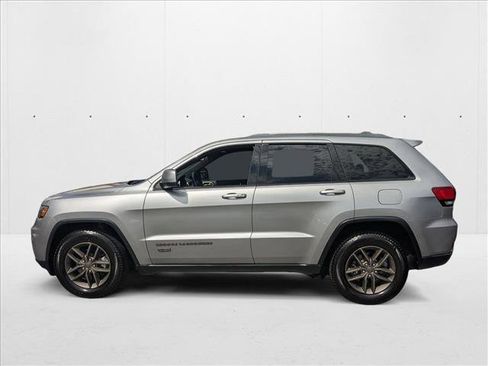 Used 2016 Jeep Grand Cherokee Laredo 75th Anniversary image 9