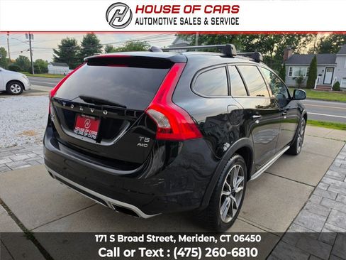 Used 2017 Volvo V60 T5 Cross Country w/ Climate Package AWD/4WD image 4