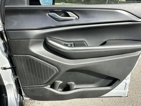 Used 2023 Jeep Grand Cherokee L Laredo AWD/4WD image 25