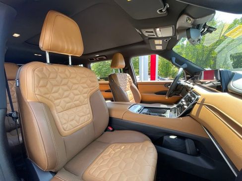 Certified 2025 Nissan Armada Platinum Reserve AWD/4WD image 18
