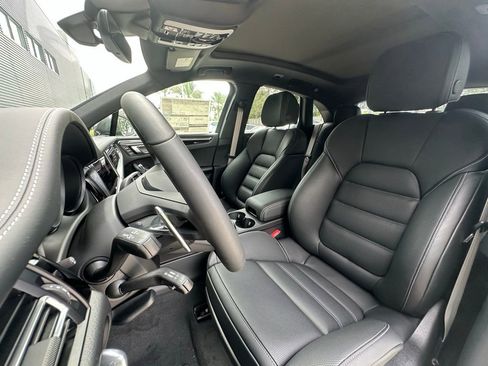Used 2025 Porsche Macan image 5