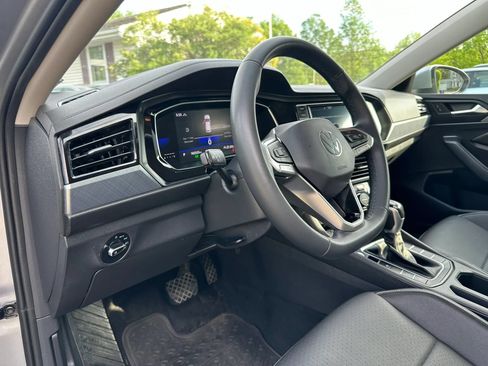 Used 2022 Volkswagen Jetta SE FWD image 10