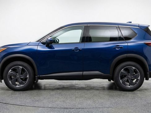 Used 2025 Nissan Rogue SV image 5