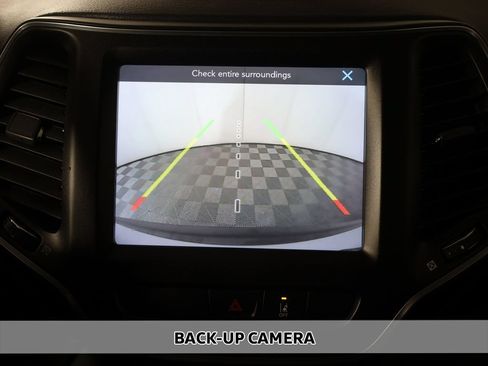 Used 2022 Jeep Cherokee Trailhawk AWD/4WD image 4