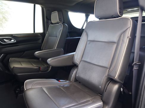 Used 2023 Chevrolet Suburban Premier RWD image 29