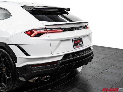 Used 2024 Lamborghini Urus Performante AWD/4WD image 19