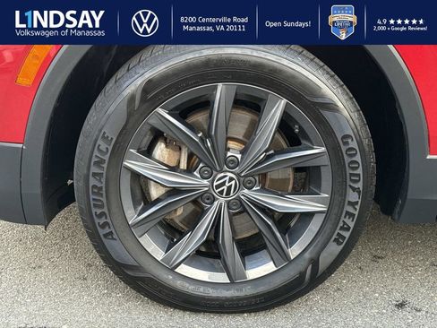Used 2022 Volkswagen Tiguan SE w/ Panoramic Sunroof Package image 7