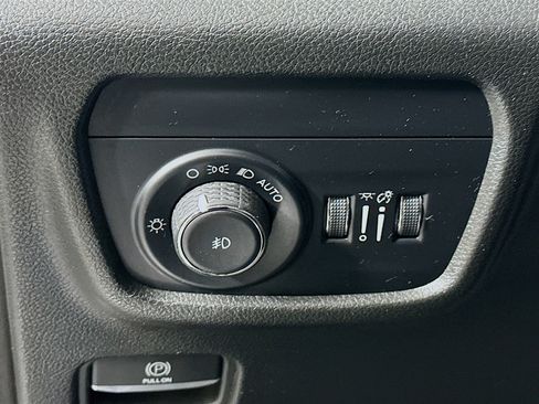 Used 2023 Jeep Grand Cherokee Limited AWD/4WD image 17