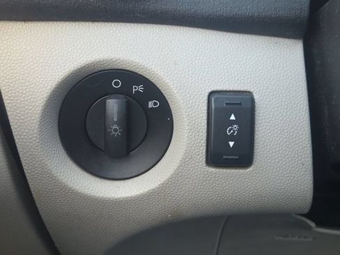 Used 2012 Ford Fiesta SE FWD image 25
