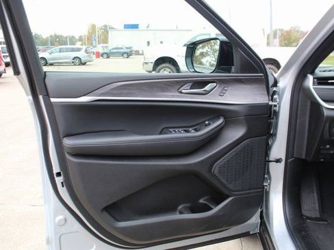 New 2025 Jeep Grand Cherokee L Limited w/ Luxury Tech Group II image 8