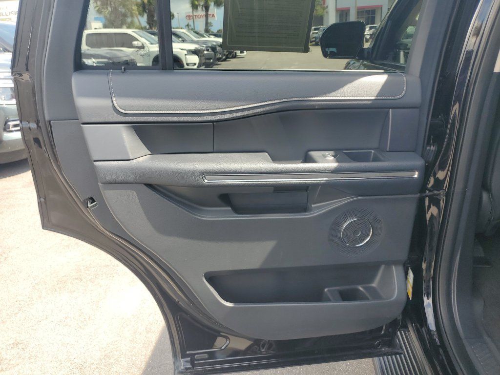 Used 2024 Ford Expedition XLT AWD/4WD image 18