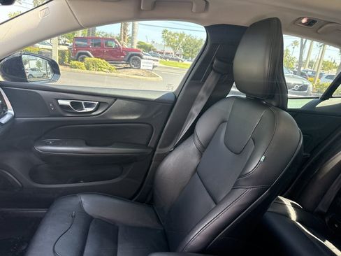 Used 2020 Volvo S60 T5 Momentum FWD image 16
