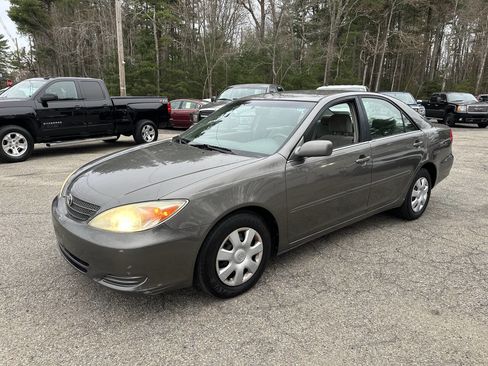 Used 2004 Toyota Camry LE FWD image 3