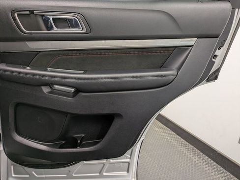 Used 2018 Ford Explorer XLT w/ Equipment Group 202A image 24