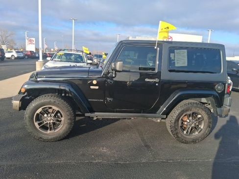 Used 2016 Jeep Wrangler Sahara AWD/4WD image 3