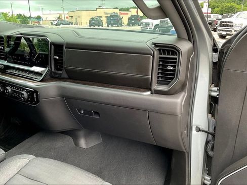Used 2024 Chevrolet Silverado 1500 LT AWD/4WD image 17