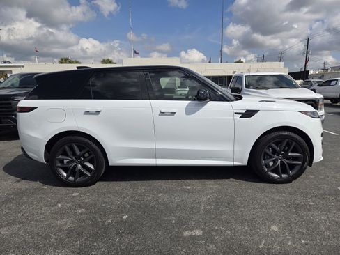 Used 2025 Land Rover Range Rover Sport Dynamic SE image 4
