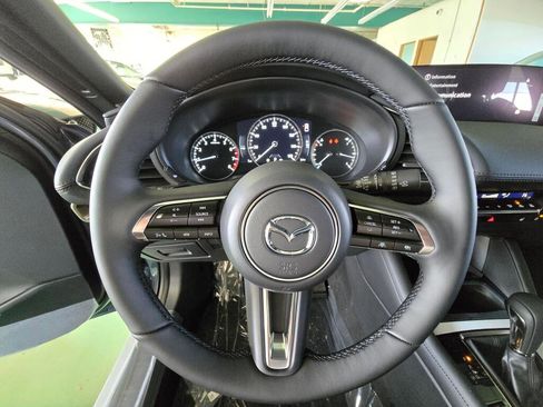 New 2026 MAZDA MAZDA3 Hatchback w/Premium Plus Pkg image 25