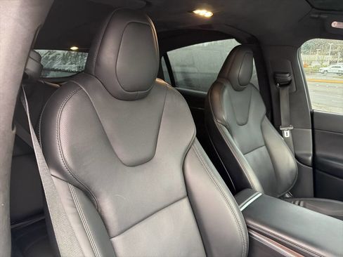 Used 2022 Tesla Model X image 16