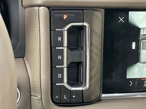 Used 2024 GMC Yukon Denali w/ Advanced Technology Package AWD/4WD image 26