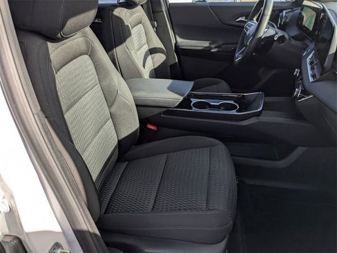 Used 2025 Chevrolet Equinox LT image 38