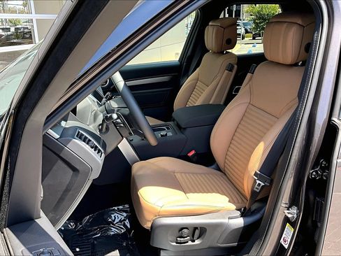 New 2026 Land Rover Discovery Dynamic SE AWD/4WD image 9