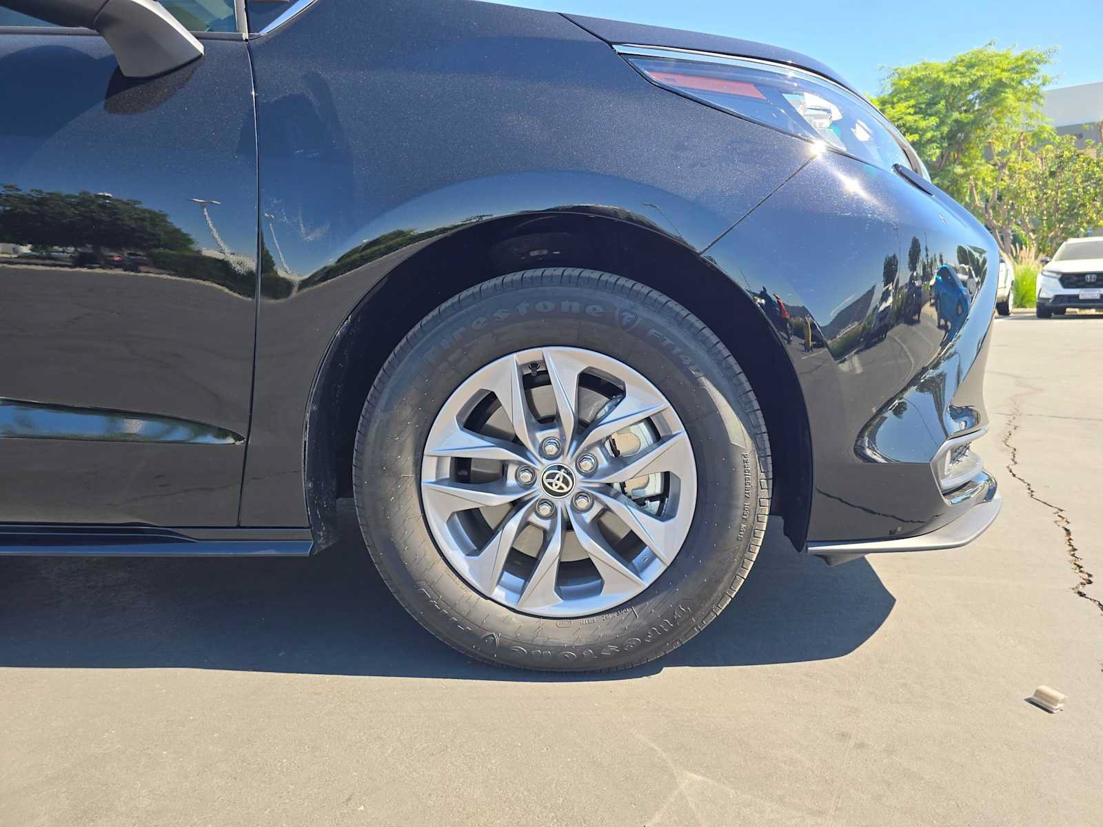 Certified 2026 Toyota Sienna XLE FWD image 9
