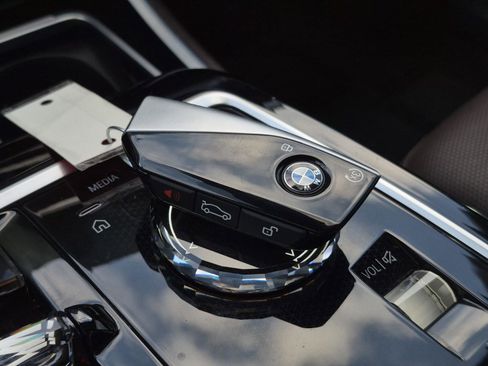 Certified 2023 BMW 760i xDrive w/ Parking Assistance Package image 35