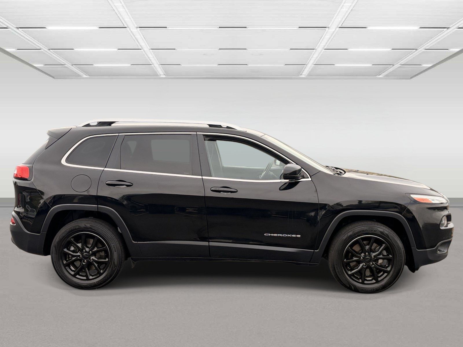 Used 2017 Jeep Cherokee Latitude w/ Comfort/Convenience Group AWD/4WD image 6