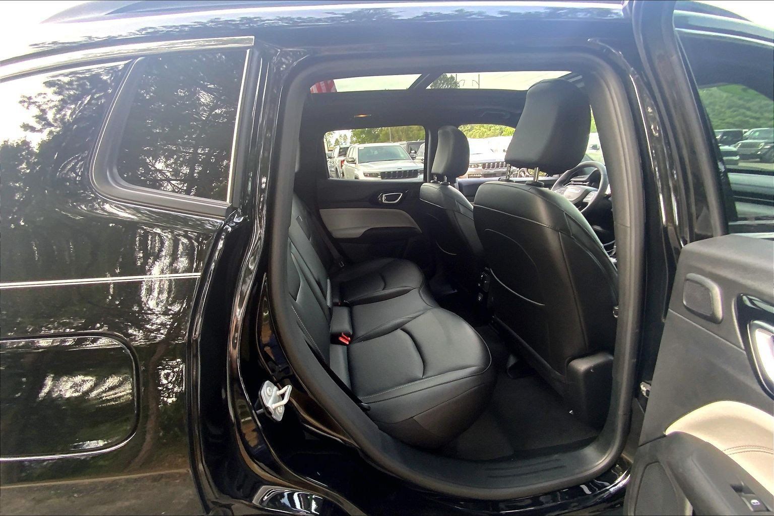 Used 2025 Jeep Compass Limited w/ Sun & Sound Group AWD/4WD image 15