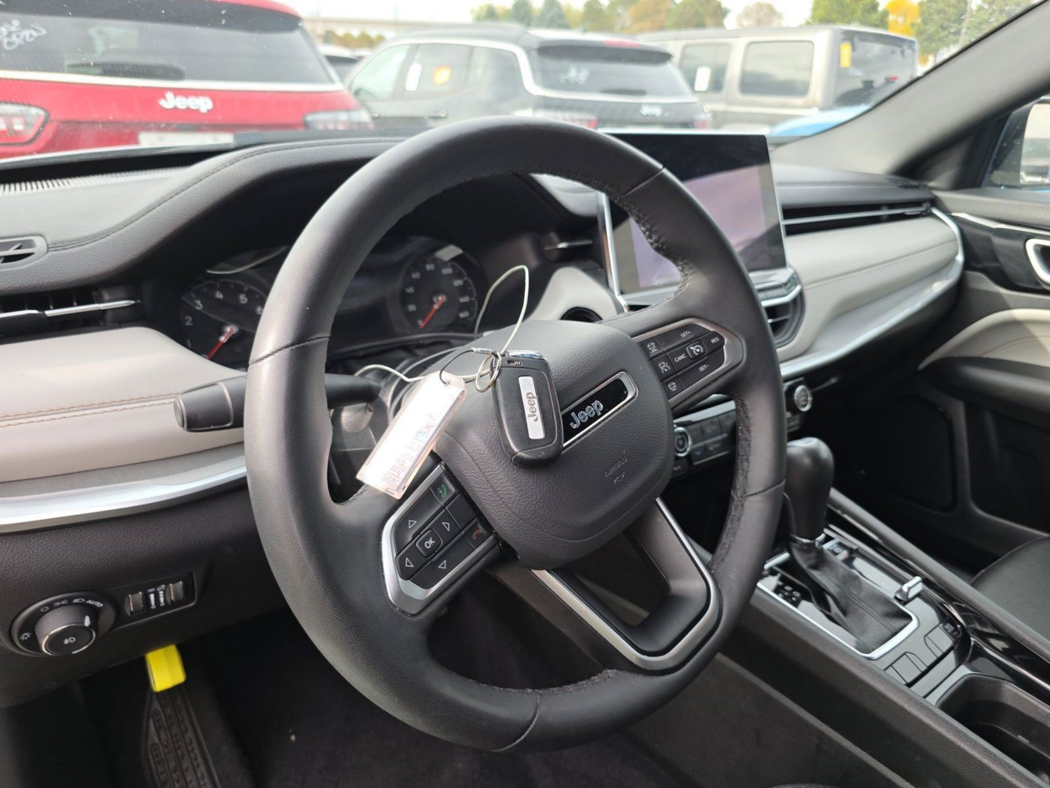 Used 2025 Jeep Compass Limited AWD/4WD image 8