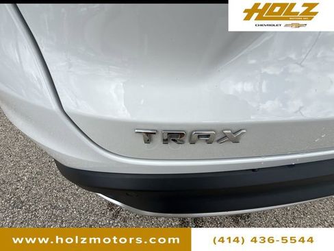 Certified 2025 Chevrolet Trax LT w/ Driver Confidence Package image 31